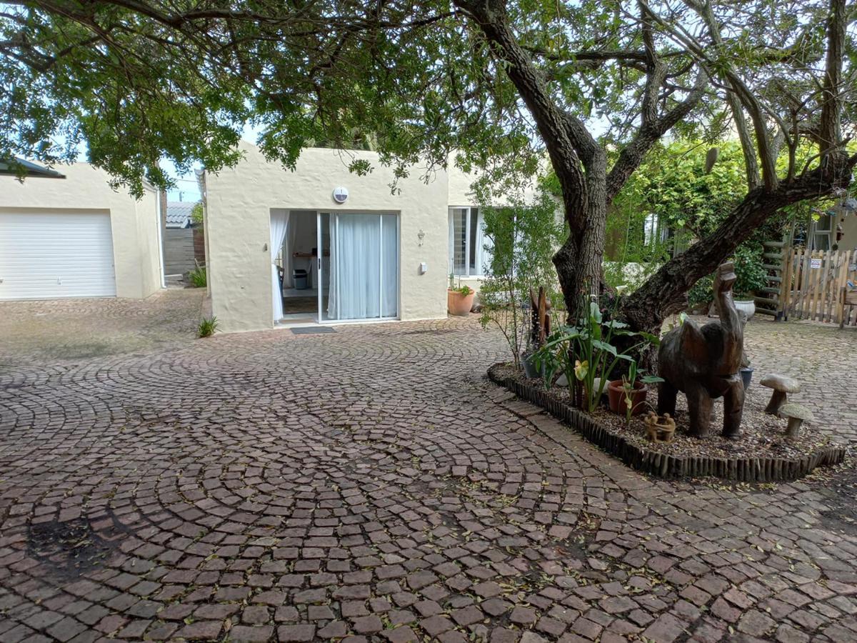 Onrus Garden Cottage, Sunny And Spacious Hermanus Exterior photo